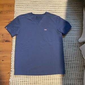 Figs men big sky two pocket scrub top